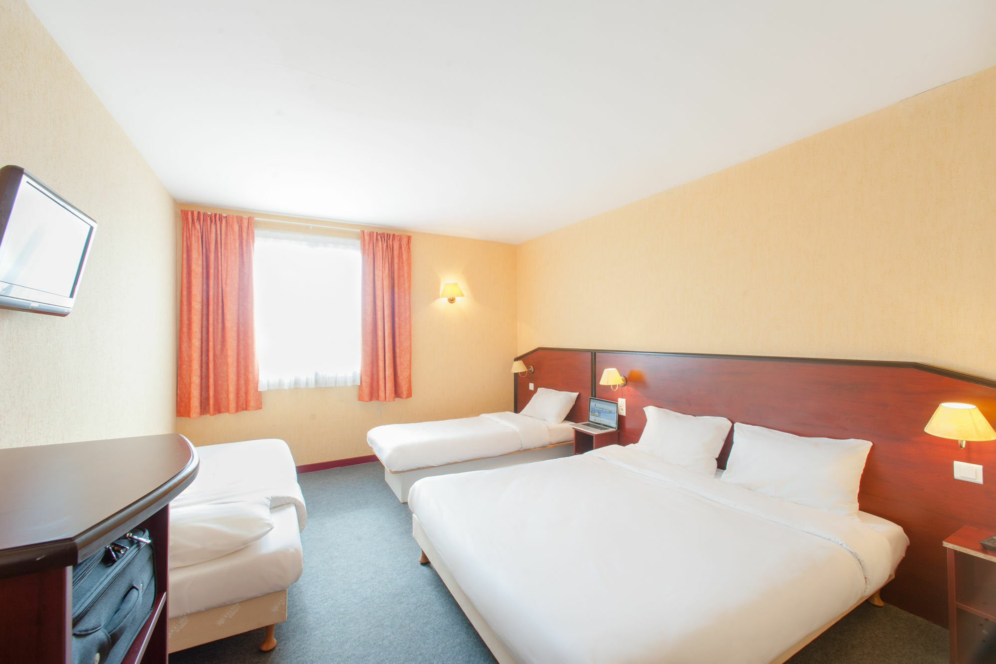 B&B Hotel Orange Оранж Екстериор снимка